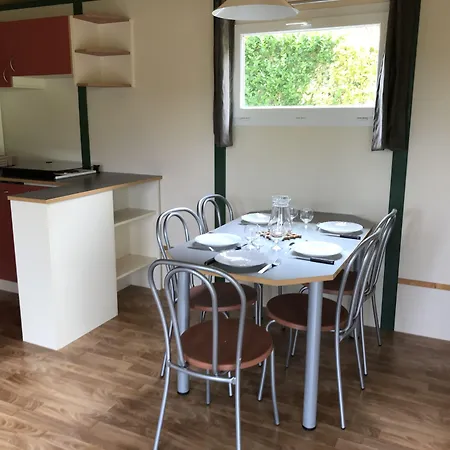 Le Hameau Des Lacs 酒店 *